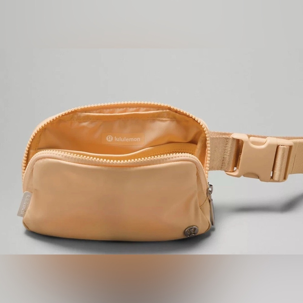 Lululemon Everywhere Belt Bag 1L Unisex OS Peach Tan Good Adjustable Strap - Picture 3 of 6